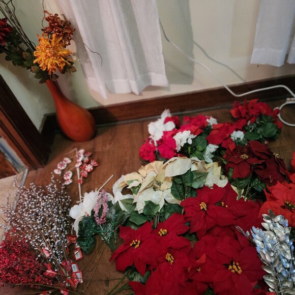 Box of Ashland christmas Noel Flowers/Holiday Decor Mixed Lot Deluxe Bush Box - Picture 1 of 15